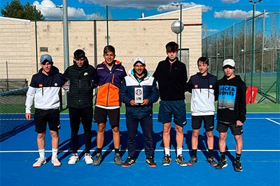 Campeones Cadete en 1ª división por equipos de la Comunidad de Madrid. Escuela de Alto Rendimiento de Tenis de la UE
