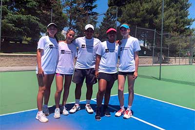 El equipo femenino infantil gana del campeonato de tenis de Madrid