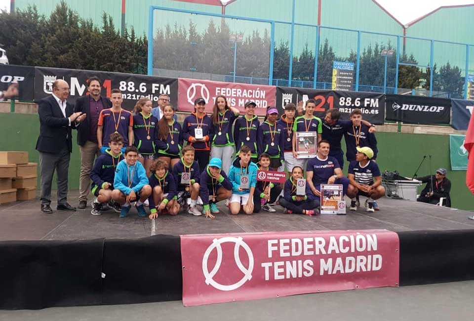 El equipo de Escuela de Alto Rendimiento de Tenis de la UE campeón de la Liga de Promoción de Madrid de Tenis