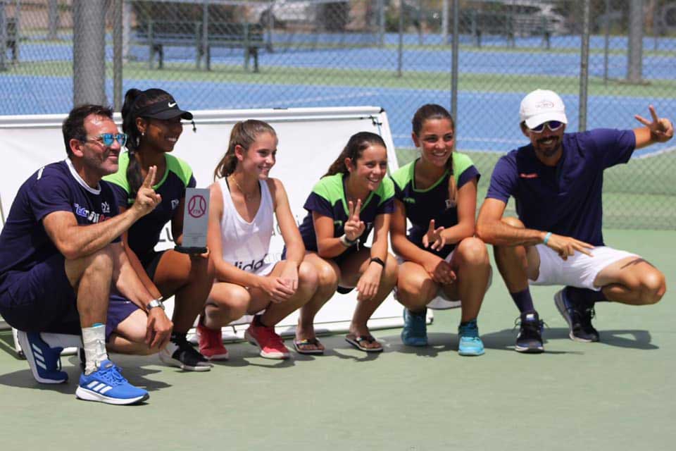 El equipo infantil femenino de la Escuela de Alto Rendimiento de Tenis gana el Campeonato de Madrid en primera división