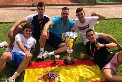 El equipo Junior masculino de la Escuela de Alto Rendimiento de Tenis de la UE se proclama campeón de España