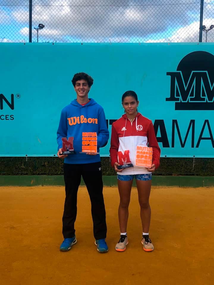 María García de la Escuela de Alto Rendimiento de Tenis de la UE gana el Torneo Nacional Mutua Madrid Open Sub-16