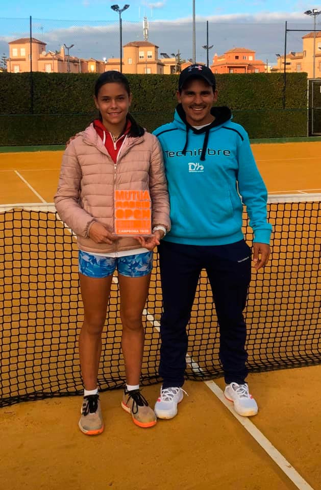María García de la Escuela de Alto Rendimiento de Tenis de la UE gana el Torneo Nacional Mutua Madrid Open Sub-16