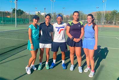 El equipo cadete femenino clasificado para el Campeonato de España. Escuela Alto Rendimiento de Tenis