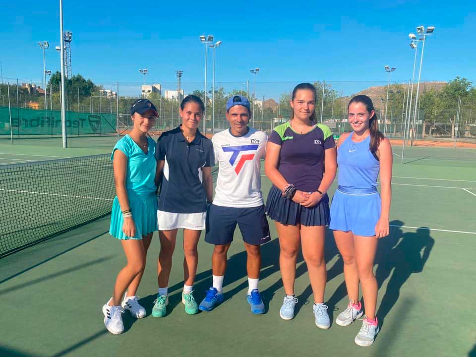 El equipo cadete femenino clasificado para el Campeonato de España. Escuela Alto Rendimiento de Tenis