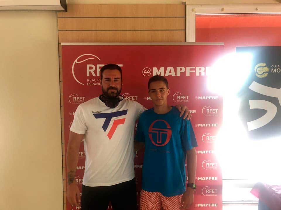 Pablo Masjuan semifinalista en el Campeonato de España Junior. Escuela de Alto Rendimiento de Tenis