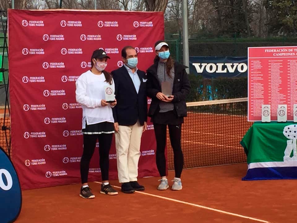 Lidia González, finalista en dobles, en el Campeonato de Madrid Absoluto. Escuela de Alto Rendimiento de Tenis