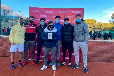 Gran torneo del equipo de Masculino Absoluto de la UE, finalista en el Campeonato de Madrid.. Escuela de Alto Rendimiento de Tenis