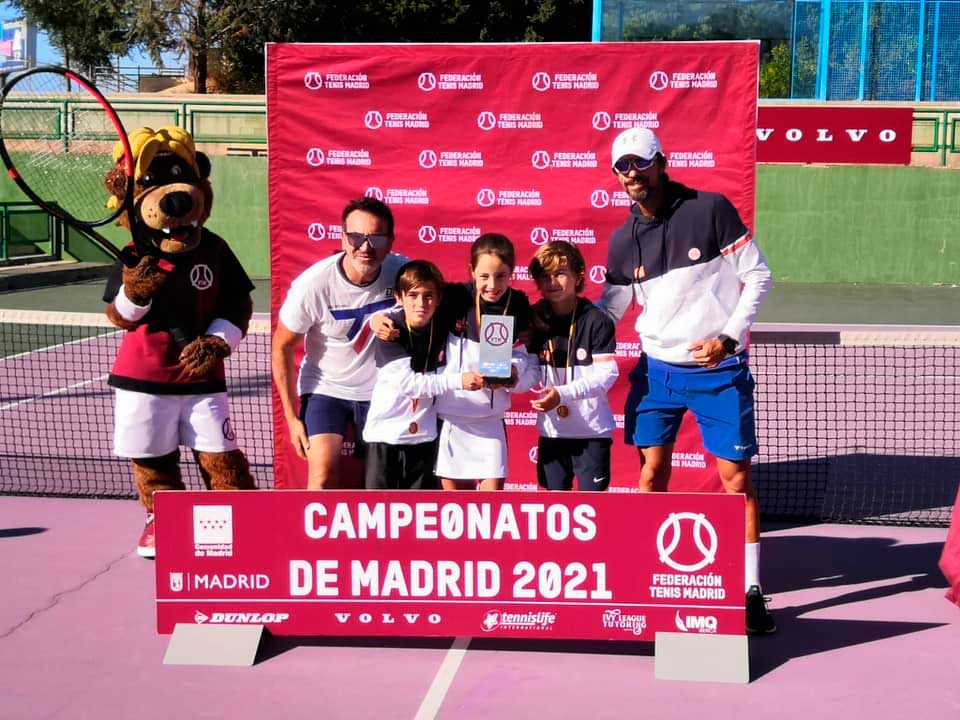 Campeones por Equipos Benjamines de Madrid. Escuela de Alto Rendimiento de Tenis