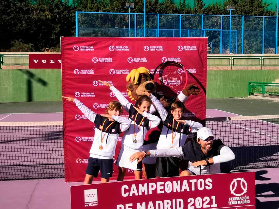 Campeones por Equipos Benjamines de Madrid. Escuela de Alto Rendimiento de Tenis