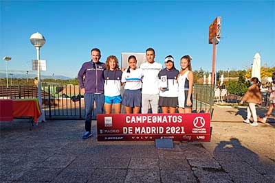 El equipo absoluto femenino Campeón de Madrid en 1 División. Escuela de Alto Rendimiento de Tenis