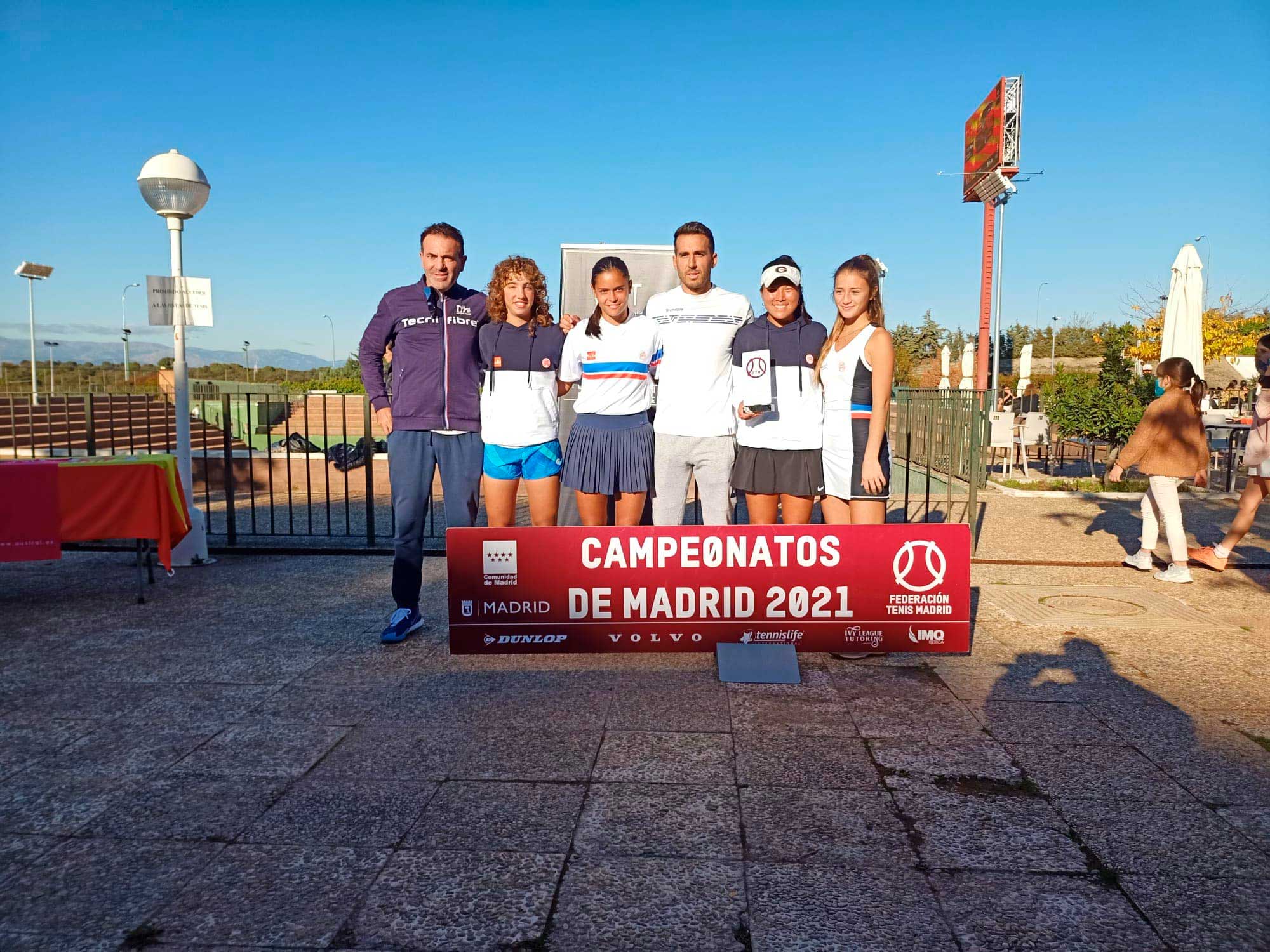 El equipo absoluto femenino Campeón de Madrid en 1 División. Escuela de Alto Rendimiento de Tenis