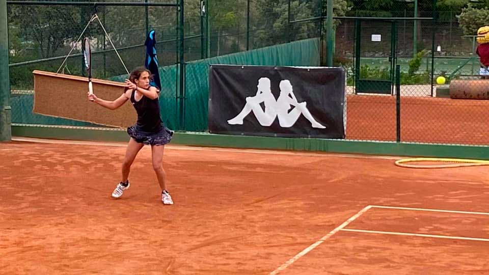 Irene Serrano, campeona de Madrid Infantil Dobles. Escuela de Alto Rendimiento de Tenis