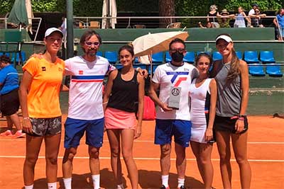 Campeonas Junior de Madrid por Equipos. Escuela de Alto Rendimiento de Tenis