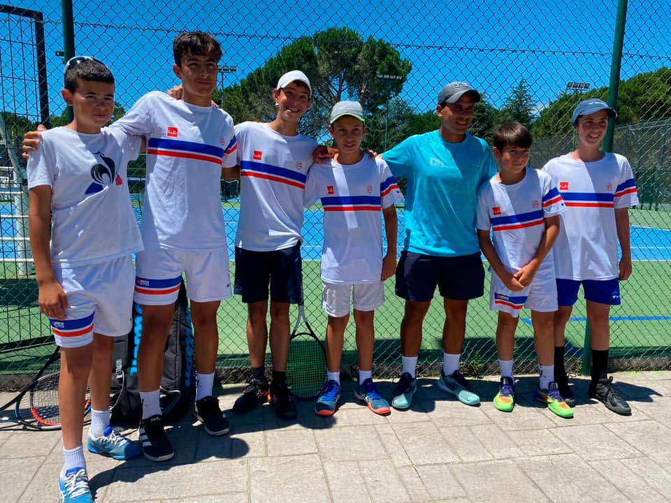 Subcampeones en el Campeonato por Equipos Infantil de Madrid. Escuela de Alto Rendimiento de Tenis