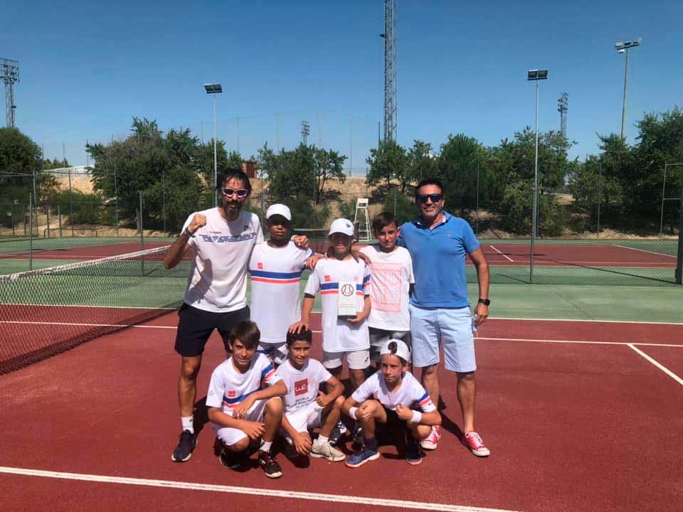 El equipo alevín de la Universidad Europa Campeón de Madrid por Equipos. Escuela de Alto Rendimiento de Tenis  